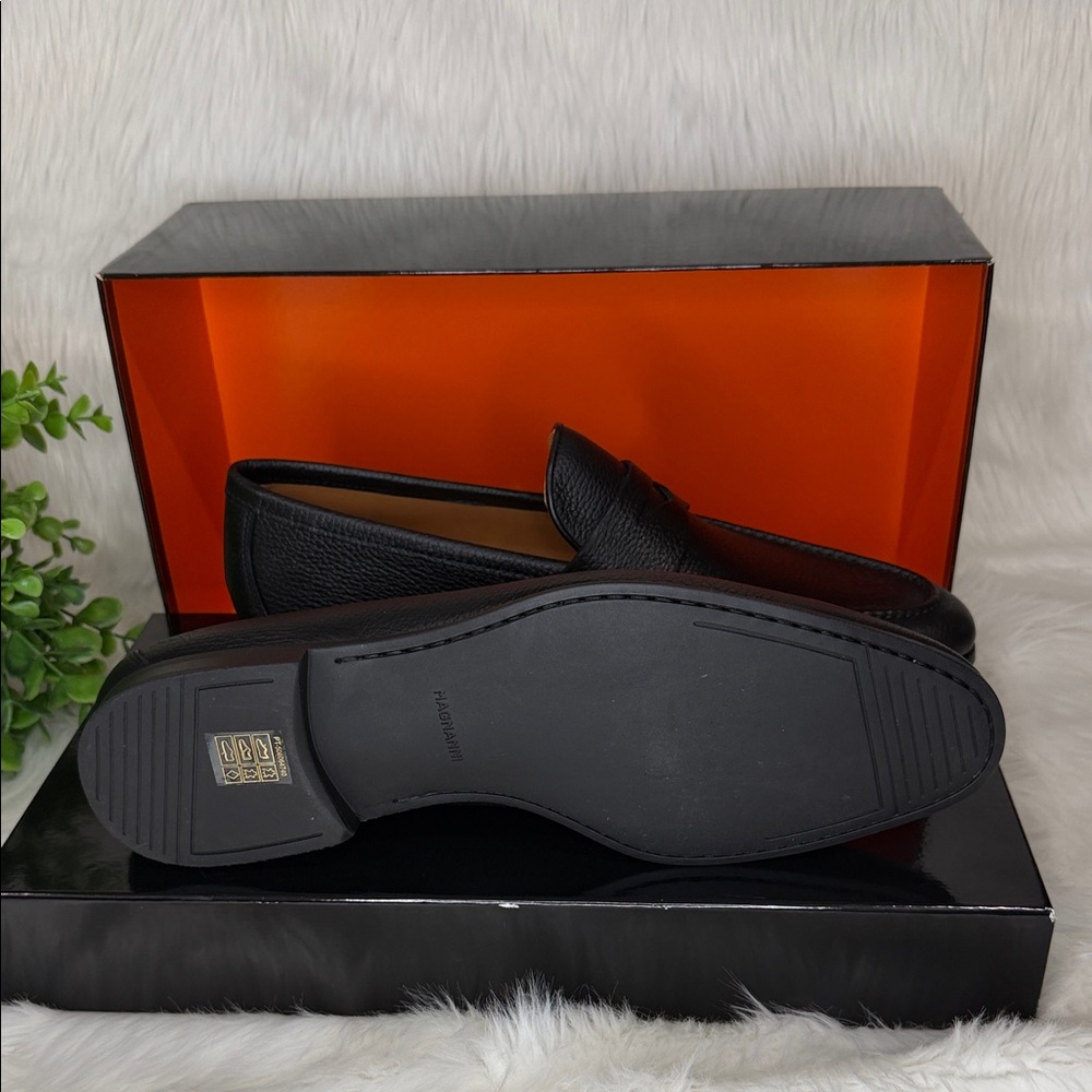Magnanni Black Leather Slip-On Loafers - Picture 4 of 6